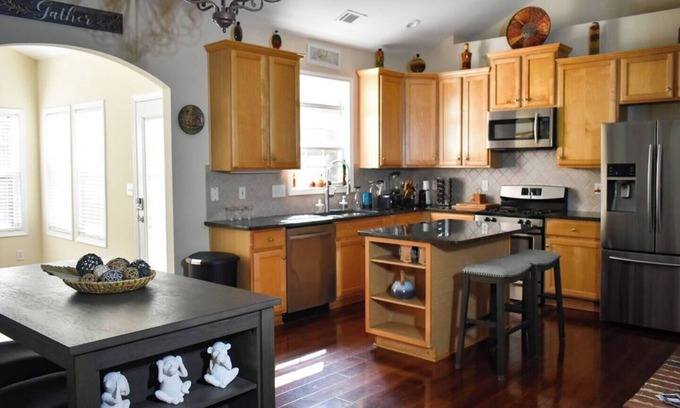 Marietta House | Spacious 4BR4BA Home Dual Kitchens & Gamerooms