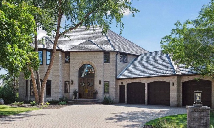 Eden Prairie House | Spacious 5-bed home in convenient Eden Prairie location with incredible views!