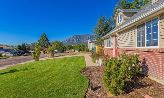Stratmoor House | Spacious 5-bedroom home near top Co. Springs attractions