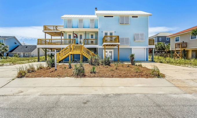 Villa Primera House | Spacious 5 Bedroom, 4 Bath Coastal Gulf View Home/Steps to the Beach!