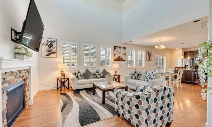 Commerce City House | Spacious 5-bedroom house in charming Commerce City with WiFi, AC