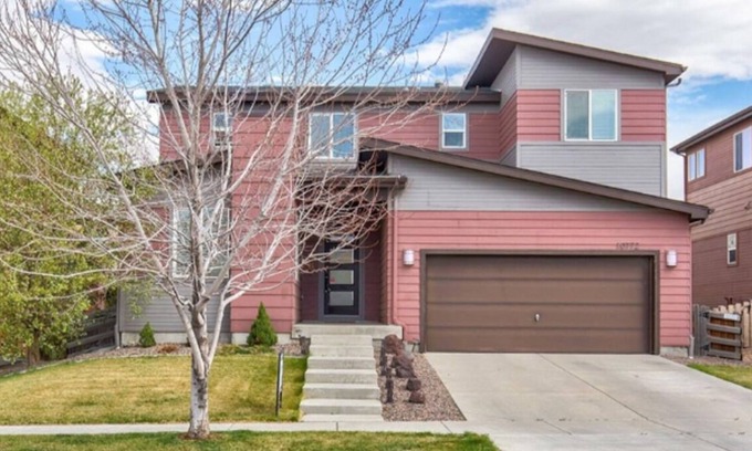 Commerce City House | Spacious 5-bedroom house in wonderful Commerce City with WiFi, fitness room