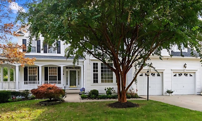 Woodmore House | Spacious 5-bedroom 4-bath house with office in Bowie AC, WiFi. Enjoy your stay