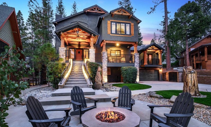 Bass Lake Cabin | Spacious 5 Bedroom Bass Lake Cabin with Bonus Room. Bass Lake Luxury!