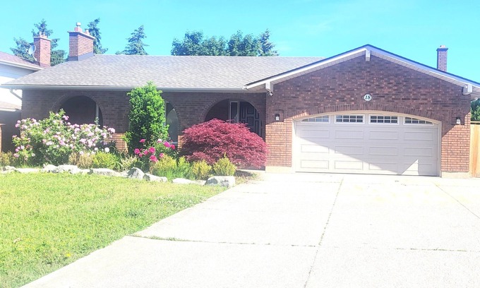Merritton House | Spacious 5-bedroom bungalow in lovely Thorold with WiFi, AC