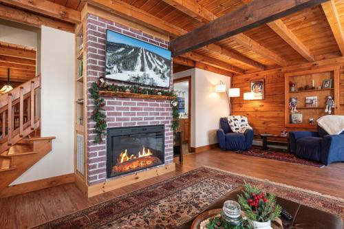 Chester House | Spacious 5-bedroom Chalet with AC and WiFi in charming Chester
