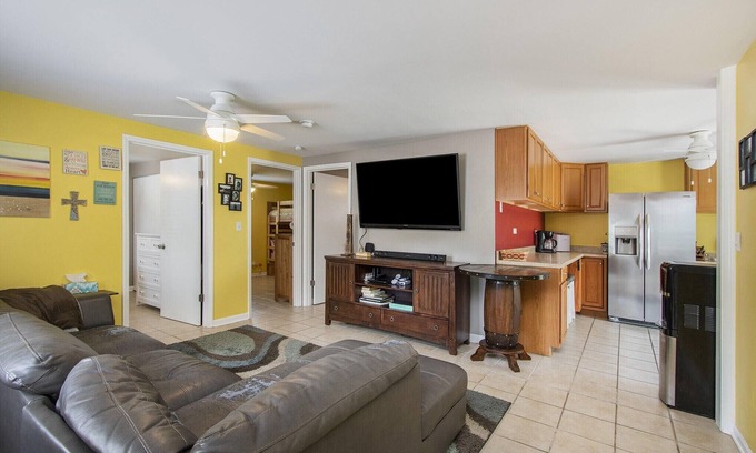 Sister Lakes Cottage | Spacious 5-bedroom cottage in charming Dowagiac with AC
