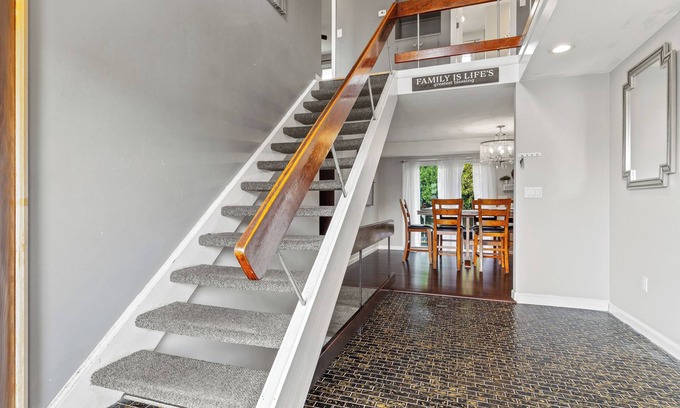 New London House | Spacious 5-bedroom house in charming New London, CT with WiFi & a Game Room.