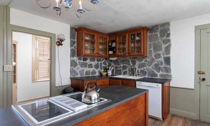 Chester Depot House | Spacious 5-bedroom Historic Stone House near Okemo