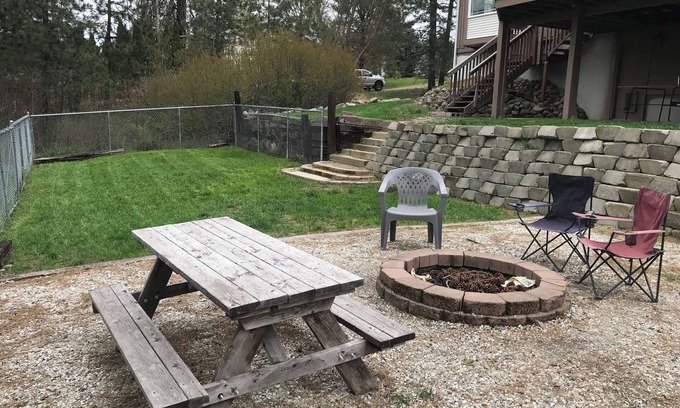 Elk House | Spacious 5-bedroom house in welcoming Elk with WiFi and AC
