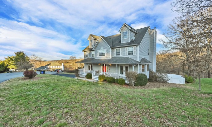 Walton Park House | Spacious 5-bedroom house with pool