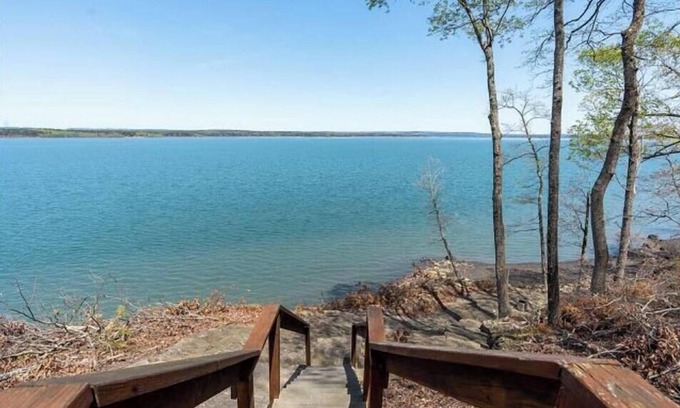 Quitman House | Spacious 5-bedroom lake house in quaint Quitman.