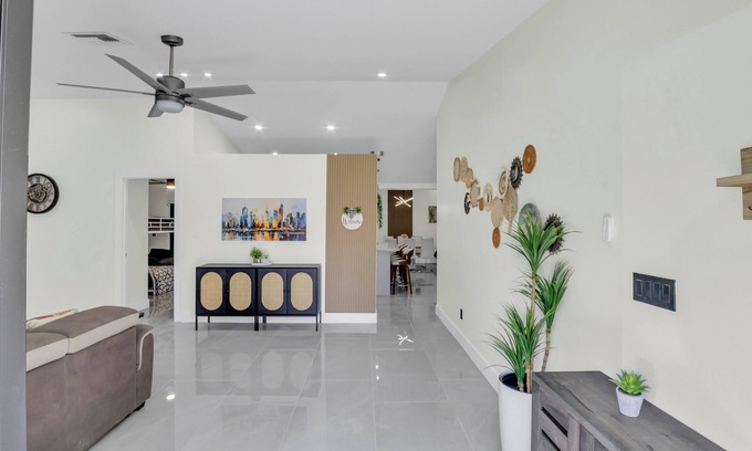 Lauderhill House | Spacious 5-bedroom Private house in Prime Location in Fort Lauderdale-Lauderhill