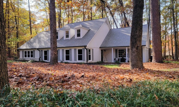 Northwest Raleigh Cottage | Spacious 5 Bedroom, Pure Inviting Luxury Getaway with Separated Family Spaces