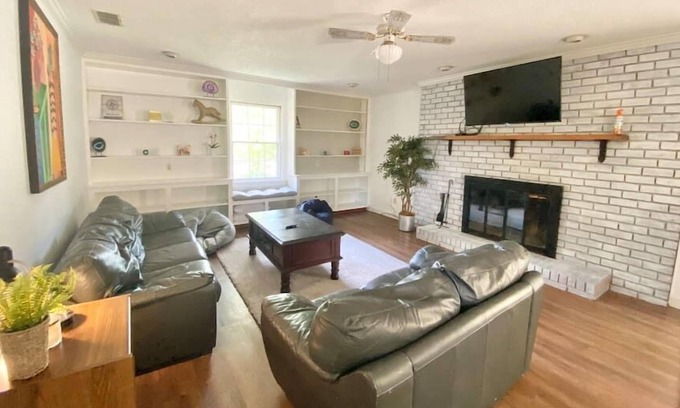 Mount Berry House | Spacious 5 Bedroom Roman Charm
