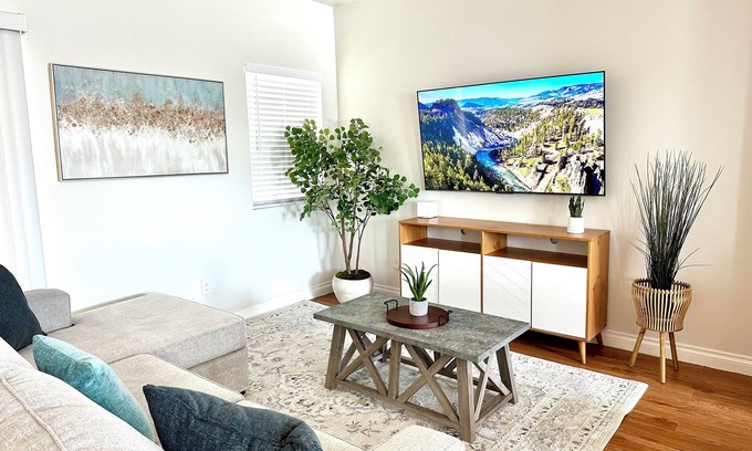 Fullerton House | Spacious 5-bedroom townhome in fantastic Placentia with AC, WiFi