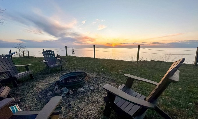 South Haven House | Spacious 5-bedroom A-Frame in South Haven with view of Lake Michigan