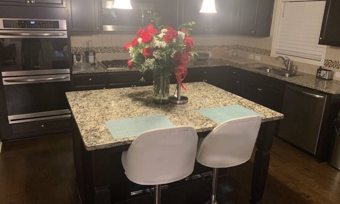 Villa Rica House | SPACIOUS 5 BESROOM 4 BATH HOME WITH MOVIE ROOM