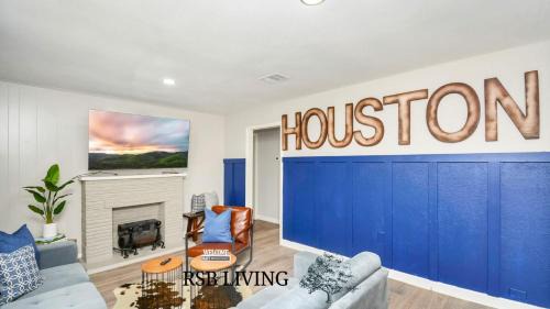 Southeast Houston House | Spacious 5BR 3BA Holiday Home Close to Stadiums with Hot Tub