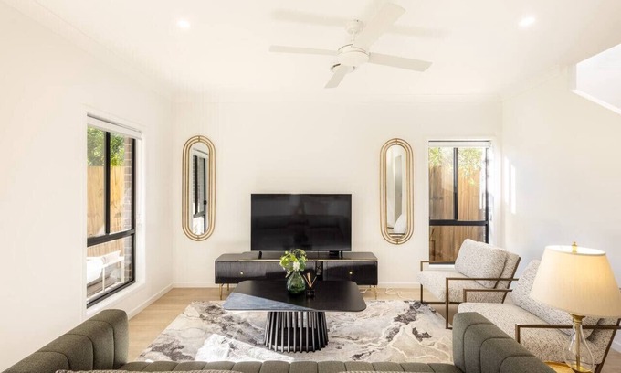 Sunnybank House | Spacious 5BR Home in Heart of Sunnybank |Sleeps 10