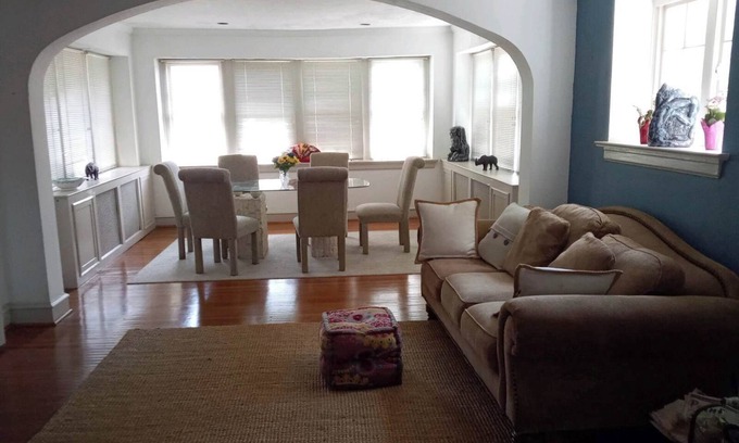 East Mount Airy House | Spacious 5br house w/AC & WiFi marvelous Mt Airy Philly train 2 downtown or NYC
