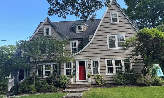 Fairfield House | Spacious 5BR in Fairfield–Walk to Town, Near Beaches & Across from Fairfield U