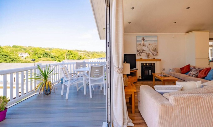 Narberth House | Spacious 6 Bed Lodge - Stepaside