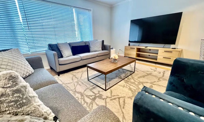 Mount Pleasant House | Spacious 6-Bedroom, 2.5-Bath Home Near Downtown w/4 Parking Spots and A/C