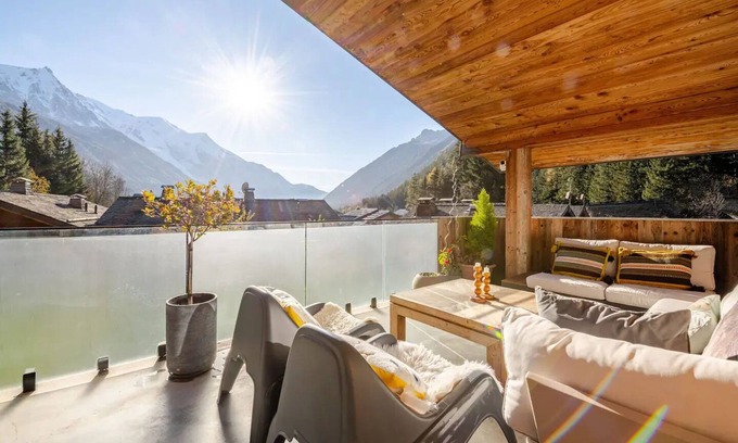 Les Tines Ski Chalet | Spacious 6-bedroom chalet in fabulous Chamonix with fitness room, sauna, hammam,