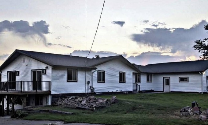 Eau Claire House | Spacious 6-bedroom house located on a beautiful large horse farm!