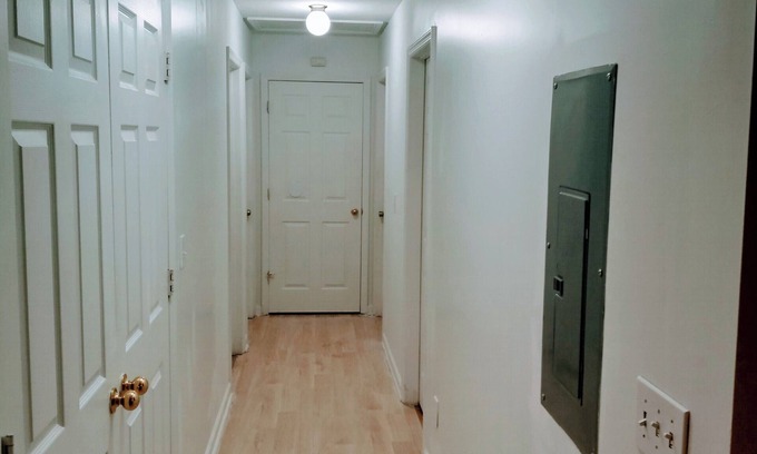 Cleveland House | Spacious 6-bedroom house in lovely Cleveland with AC