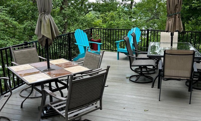 Jamestown House | Spacious 6-bedroom house in charming Jamestown with WiFi and AC