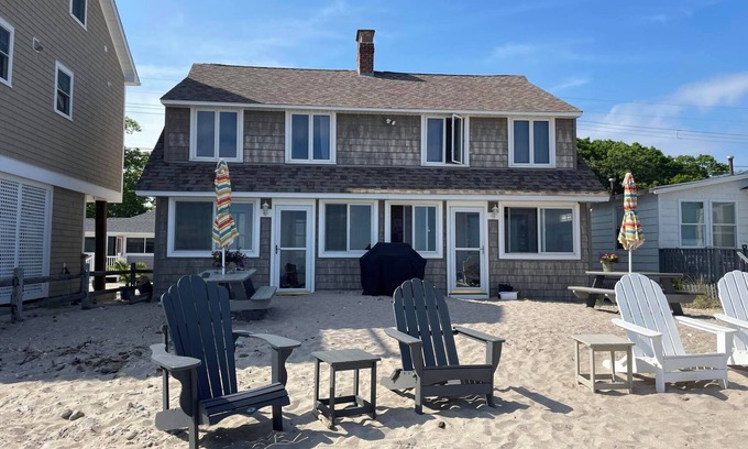 New England House | Spacious 6-bedroom house, PRIVATE BEACH with AC/HEAT, WiFi in charming Old Lyme