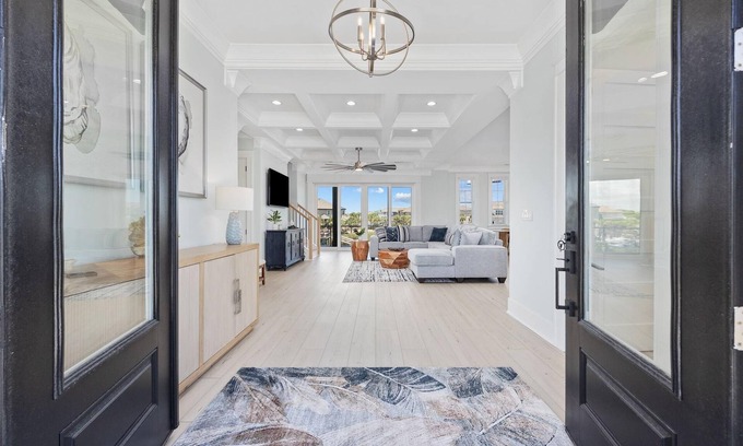 Little River House | Spacious 6-bedroom house with Pool and Water Views lovely Little River