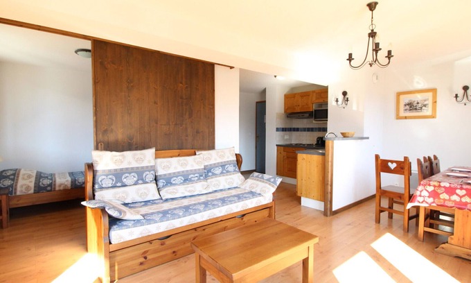 Aussois Apartment | Spacious 6-person apartment with balcony, internet in Aussois