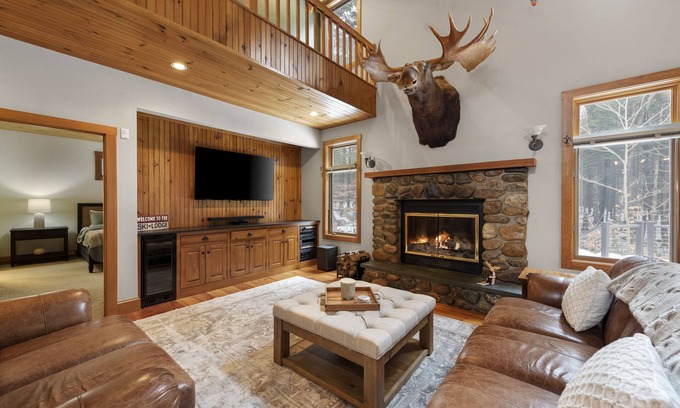 Lincoln House | Spacious 6BR Family Vacation Dream Home, Book Now!