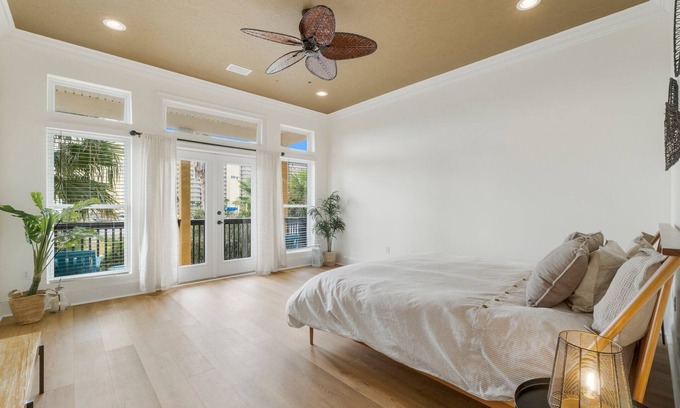 Crescent Beach House | Spacious 7-bedroom house with AC and WiFi in marvelous Panama City Beach