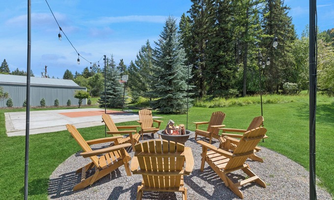 Lakeside House | Spacious 7-Bed Home w/Hot Tub, Fireplace, Gym, Wine Bar, and 2 Living Spaces!