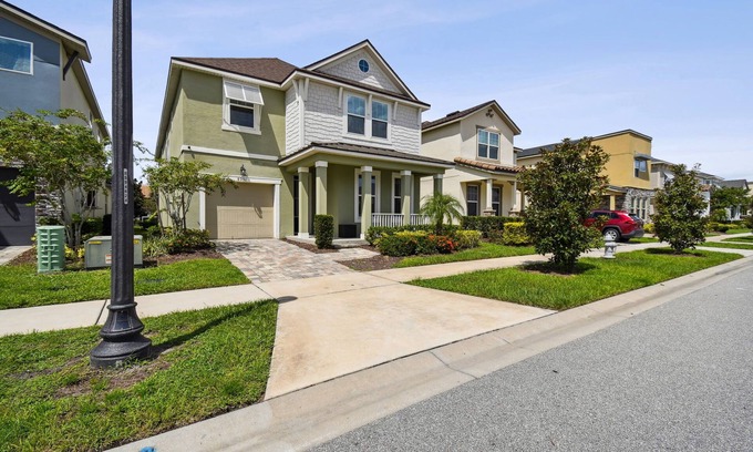 Four Corners House | Spacious 7-bedroom house in Kissimmee! Sleeps 14 and 15 Min away from Disney!