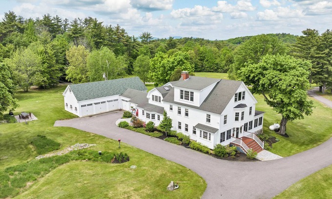 Union House | Spacious 7-bedroom house in tranquil Wolfeboro