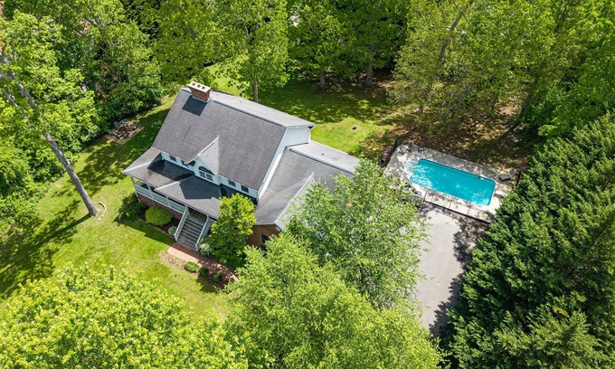 Leicester House | Spacious 7-Bedroom Retreat in Leicester, NC - Perfect for Family Getaways!