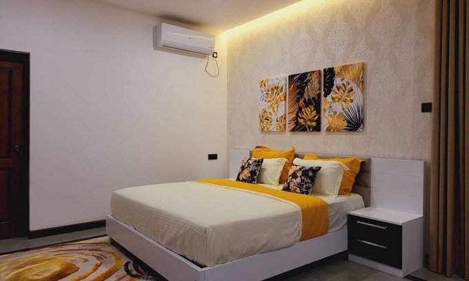 Galle Villa | Spacious 7-bedroom villa with WiFi, AC in peaceful Galle