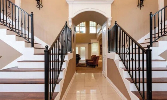 East End House | Spacious 8-bedroom house with WiFi, AC in lovely Hensley