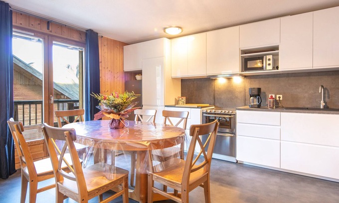 Saint-Sorlin-d'Arves Apartment | Spacious apt 7 ppl, mountain view balcony