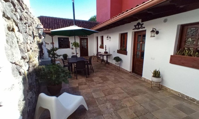 San Juan del Reparo Bed & Breakfast | Spacious Accommodation for 2 people in Garachico