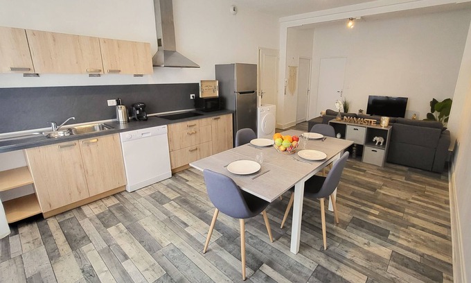 Epinal Apartment | Spacious accommodation - Facing the train station and city center