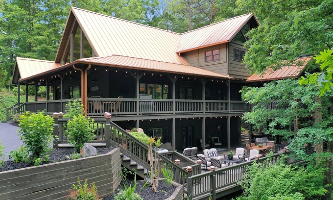 Foxfire Estates House | Spacious! All Paved road access, High Speed Internet, 7 Minutes to downtown BR!