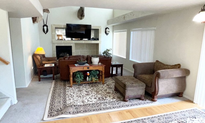 Northeast Colorado Springs House | Spacious and beautiful 3 bdrm 2 1/2 baths Quiet neighborhood close to everything