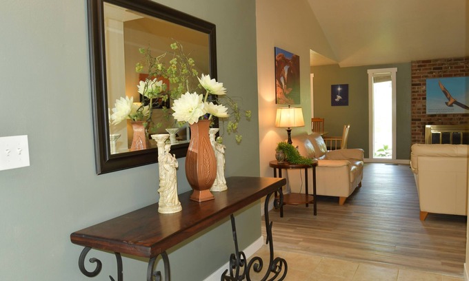Beaverton House | Spacious and Beautiful Single-Level for 10+
