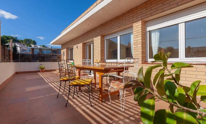 Tarragona Apartment | Spacious and bright designer apartment next to Playa Larga